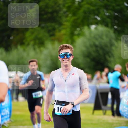 30.08.2026 - Elbe Triathlon Hamburg LAZAROV Photography http://msf.ph/oto/10055712 30.08.2026 11:05:17 Ziel 656, 698, 1008 meine-sportfotos.de