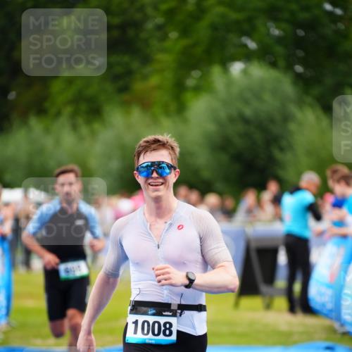30.08.2026 - Elbe Triathlon Hamburg LAZAROV Photography http://msf.ph/oto/10055713 30.08.2026 11:05:18 Ziel 656, 698, 1008 meine-sportfotos.de
