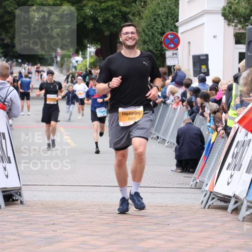 30.08.2026 - Blankeneser Heldenlauf Lena Gebhardt http://msf.ph/oto/10055716 30.08.2026 12:09:41 Ziel 2036, 2055, 2157 meine-sportfotos.de