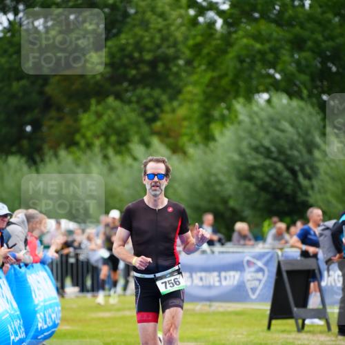 30.08.2026 - Elbe Triathlon Hamburg LAZAROV Photography http://msf.ph/oto/10055739 30.08.2026 11:05:42 Ziel 747, 756 meine-sportfotos.de