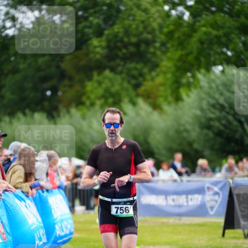 30.08.2026 - Elbe Triathlon Hamburg LAZAROV Photography http://msf.ph/oto/10055741 30.08.2026 11:05:42 Ziel 747, 756 meine-sportfotos.de