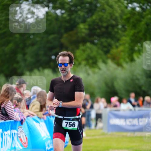 30.08.2026 - Elbe Triathlon Hamburg LAZAROV Photography http://msf.ph/oto/10055747 30.08.2026 11:05:43 Ziel 747, 756 meine-sportfotos.de