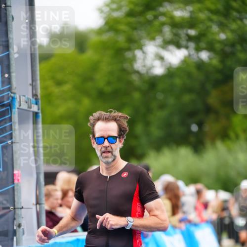 30.08.2026 - Elbe Triathlon Hamburg LAZAROV Photography http://msf.ph/oto/10055754 30.08.2026 11:05:44 Ziel 747, 756 meine-sportfotos.de