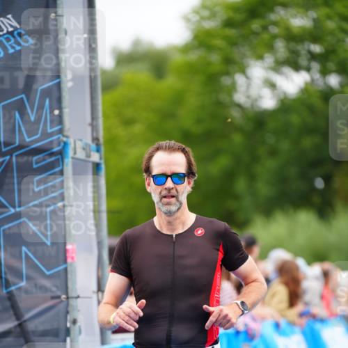 30.08.2026 - Elbe Triathlon Hamburg LAZAROV Photography http://msf.ph/oto/10055757 30.08.2026 11:05:44 Ziel 747, 756 meine-sportfotos.de