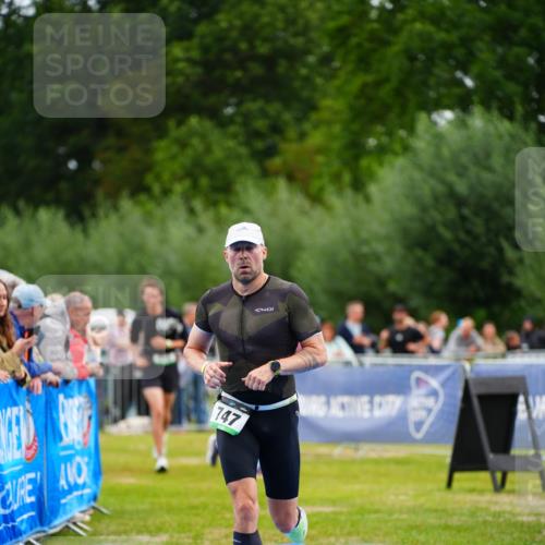 30.08.2026 - Elbe Triathlon Hamburg LAZAROV Photography http://msf.ph/oto/10055761 30.08.2026 11:05:49 Ziel 414, 747 meine-sportfotos.de