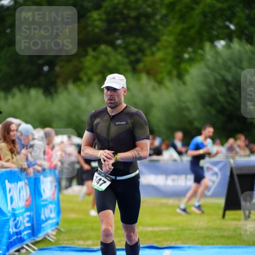 30.08.2026 - Elbe Triathlon Hamburg LAZAROV Photography http://msf.ph/oto/10055764 30.08.2026 11:05:49 Ziel 414, 747 meine-sportfotos.de