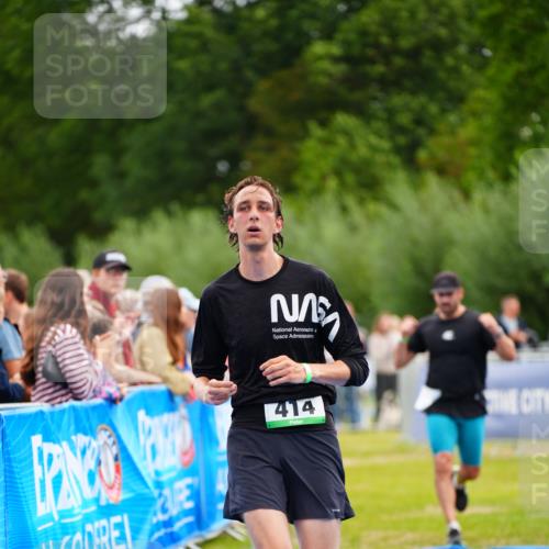 30.08.2026 - Elbe Triathlon Hamburg LAZAROV Photography http://msf.ph/oto/10055778 30.08.2026 11:05:55 Ziel 414, 431, 779 meine-sportfotos.de
