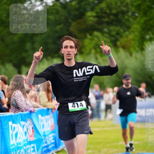 30.08.2026 - Elbe Triathlon Hamburg LAZAROV Photography http://msf.ph/oto/10055781 30.08.2026 11:05:56 Ziel 414, 431, 671, 779 meine-sportfotos.de