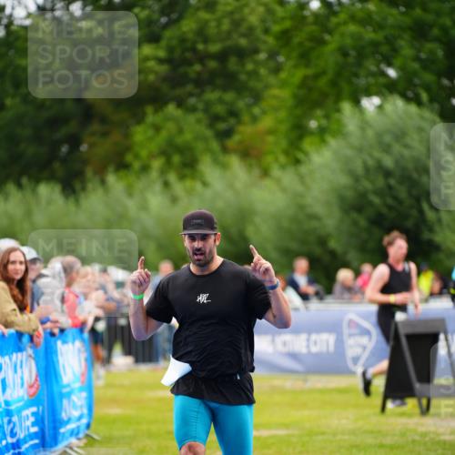30.08.2026 - Elbe Triathlon Hamburg LAZAROV Photography http://msf.ph/oto/10055797 30.08.2026 11:05:58 Ziel 414, 431, 671, 779 meine-sportfotos.de