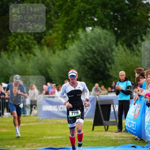 30.08.2026 - Elbe Triathlon Hamburg LAZAROV Photography http://msf.ph/oto/10055815 30.08.2026 11:06:01 Ziel 431, 671, 779 meine-sportfotos.de