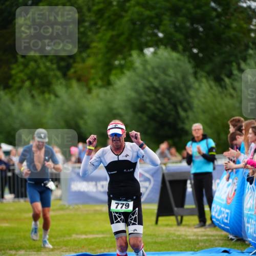 30.08.2026 - Elbe Triathlon Hamburg LAZAROV Photography http://msf.ph/oto/10055822 30.08.2026 11:06:02 Ziel 431, 671, 779 meine-sportfotos.de