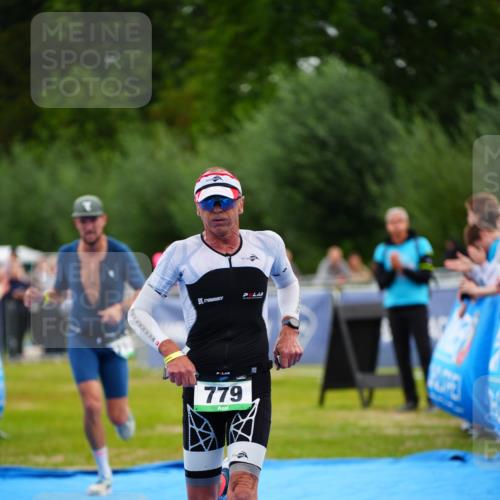 30.08.2026 - Elbe Triathlon Hamburg LAZAROV Photography http://msf.ph/oto/10055834 30.08.2026 11:06:03 Ziel 671, 779 meine-sportfotos.de