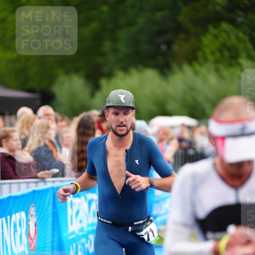 30.08.2026 - Elbe Triathlon Hamburg LAZAROV Photography http://msf.ph/oto/10055843 30.08.2026 11:06:05 Ziel 671, 779 meine-sportfotos.de