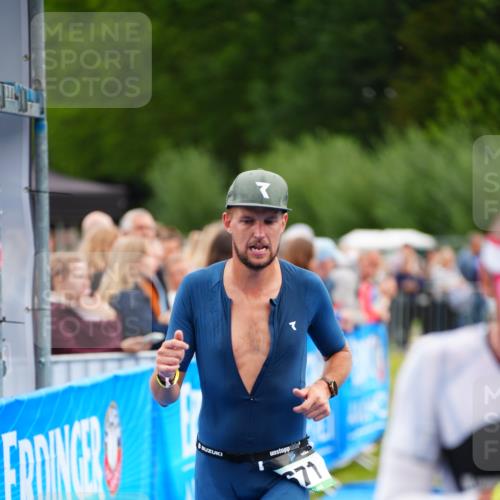 30.08.2026 - Elbe Triathlon Hamburg LAZAROV Photography http://msf.ph/oto/10055846 30.08.2026 11:06:05 Ziel 671, 779 meine-sportfotos.de