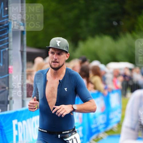 30.08.2026 - Elbe Triathlon Hamburg LAZAROV Photography http://msf.ph/oto/10055851 30.08.2026 11:06:06 Ziel 671, 779 meine-sportfotos.de