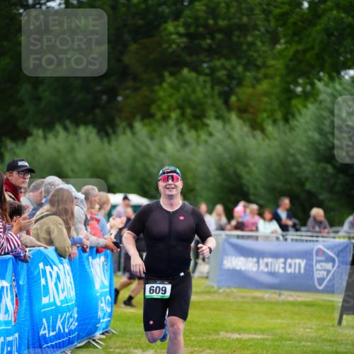 30.08.2026 - Elbe Triathlon Hamburg LAZAROV Photography http://msf.ph/oto/10055858 30.08.2026 11:06:15 Ziel 609 meine-sportfotos.de