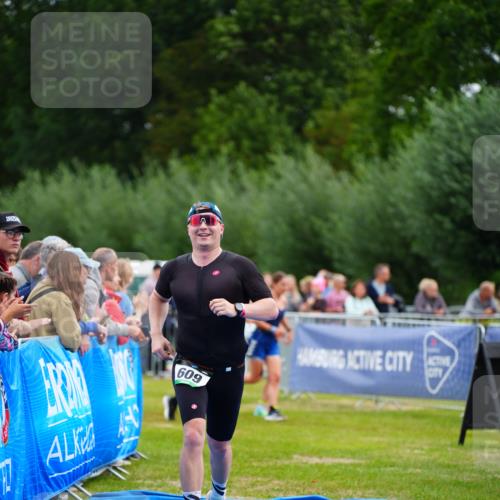 30.08.2026 - Elbe Triathlon Hamburg LAZAROV Photography http://msf.ph/oto/10055860 30.08.2026 11:06:15 Ziel 609 meine-sportfotos.de