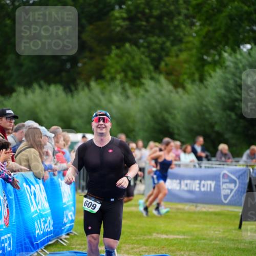 30.08.2026 - Elbe Triathlon Hamburg LAZAROV Photography http://msf.ph/oto/10055863 30.08.2026 11:06:15 Ziel 609 meine-sportfotos.de