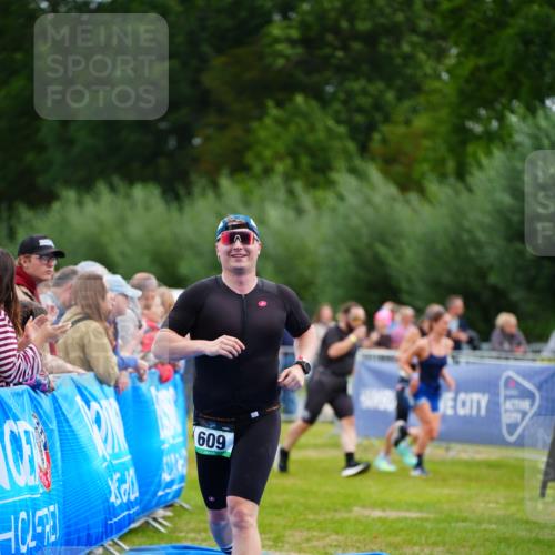 30.08.2026 - Elbe Triathlon Hamburg LAZAROV Photography http://msf.ph/oto/10055865 30.08.2026 11:06:15 Ziel 609 meine-sportfotos.de