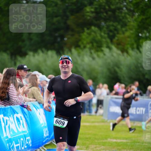 30.08.2026 - Elbe Triathlon Hamburg LAZAROV Photography http://msf.ph/oto/10055870 30.08.2026 11:06:16 Ziel 609 meine-sportfotos.de