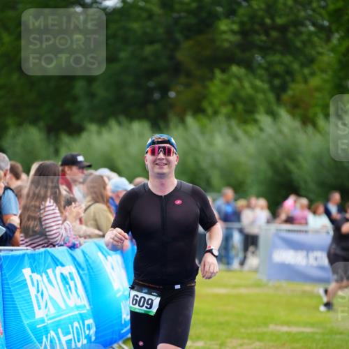 30.08.2026 - Elbe Triathlon Hamburg LAZAROV Photography http://msf.ph/oto/10055873 30.08.2026 11:06:16 Ziel 609 meine-sportfotos.de