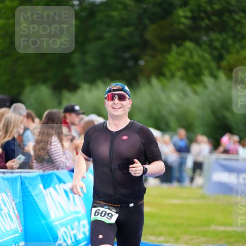 30.08.2026 - Elbe Triathlon Hamburg LAZAROV Photography http://msf.ph/oto/10055877 30.08.2026 11:06:16 Ziel 609 meine-sportfotos.de