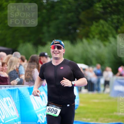 30.08.2026 - Elbe Triathlon Hamburg LAZAROV Photography http://msf.ph/oto/10055880 30.08.2026 11:06:16 Ziel 609 meine-sportfotos.de