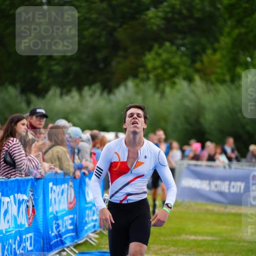 30.08.2026 - Elbe Triathlon Hamburg LAZAROV Photography http://msf.ph/oto/10055886 30.08.2026 11:06:26 Ziel 425, 482, 628 meine-sportfotos.de