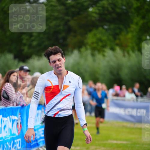 30.08.2026 - Elbe Triathlon Hamburg LAZAROV Photography http://msf.ph/oto/10055894 30.08.2026 11:06:27 Ziel 425, 482, 628 meine-sportfotos.de