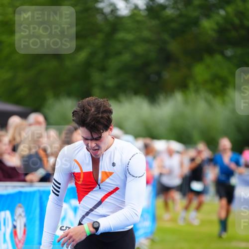 30.08.2026 - Elbe Triathlon Hamburg LAZAROV Photography http://msf.ph/oto/10055902 30.08.2026 11:06:27 Ziel 425, 482, 628 meine-sportfotos.de