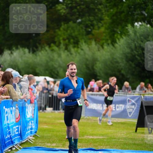 30.08.2026 - Elbe Triathlon Hamburg LAZAROV Photography http://msf.ph/oto/10055904 30.08.2026 11:06:30 Ziel 425, 482, 628 meine-sportfotos.de
