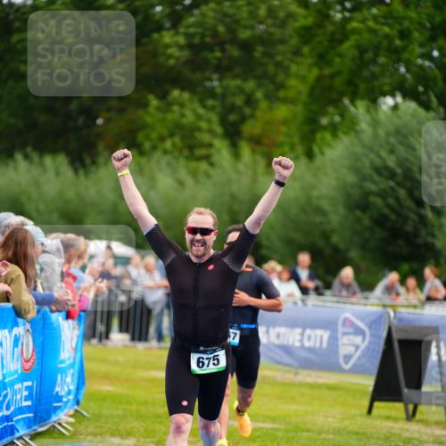 30.08.2026 - Elbe Triathlon Hamburg LAZAROV Photography http://msf.ph/oto/10055945 30.08.2026 11:06:38 Ziel 675, 1067 meine-sportfotos.de