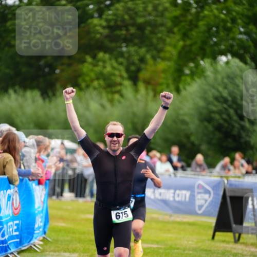 30.08.2026 - Elbe Triathlon Hamburg LAZAROV Photography http://msf.ph/oto/10055947 30.08.2026 11:06:38 Ziel 675, 1067 meine-sportfotos.de