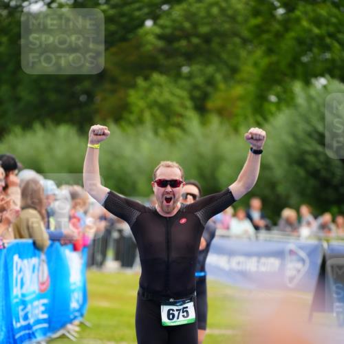 30.08.2026 - Elbe Triathlon Hamburg LAZAROV Photography http://msf.ph/oto/10055955 30.08.2026 11:06:39 Ziel 675, 1067 meine-sportfotos.de