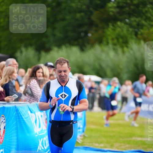 30.08.2026 - Elbe Triathlon Hamburg LAZAROV Photography http://msf.ph/oto/10055984 30.08.2026 11:06:52 Ziel 289 meine-sportfotos.de