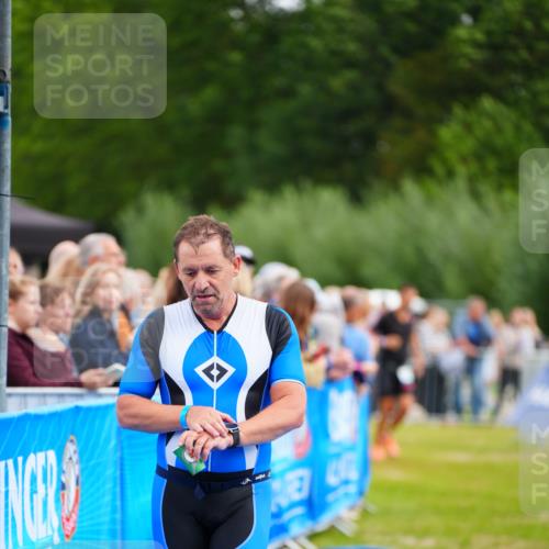 30.08.2026 - Elbe Triathlon Hamburg LAZAROV Photography http://msf.ph/oto/10055987 30.08.2026 11:06:53 Ziel 289 meine-sportfotos.de