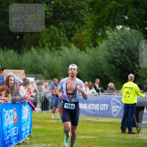 30.08.2026 - Elbe Triathlon Hamburg LAZAROV Photography http://msf.ph/oto/10055997 30.08.2026 11:07:17 Ziel 488, 1024 meine-sportfotos.de