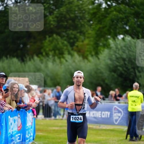 30.08.2026 - Elbe Triathlon Hamburg LAZAROV Photography http://msf.ph/oto/10056003 30.08.2026 11:07:18 Ziel 488, 1024 meine-sportfotos.de