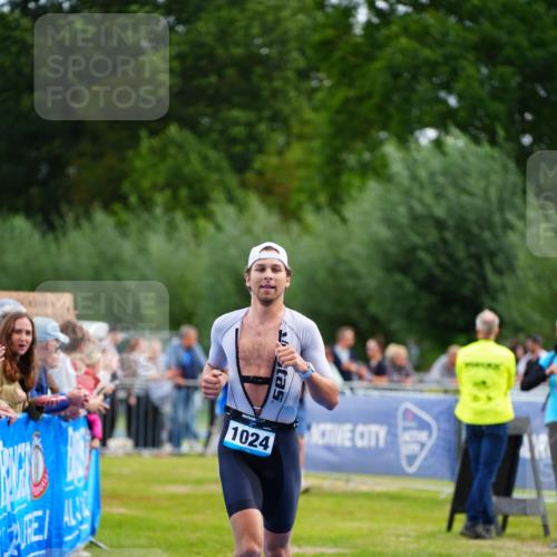 30.08.2026 - Elbe Triathlon Hamburg LAZAROV Photography http://msf.ph/oto/10056004 30.08.2026 11:07:18 Ziel 488, 1024 meine-sportfotos.de