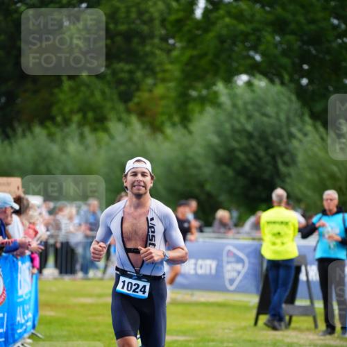 30.08.2026 - Elbe Triathlon Hamburg LAZAROV Photography http://msf.ph/oto/10056006 30.08.2026 11:07:18 Ziel 488, 1024 meine-sportfotos.de