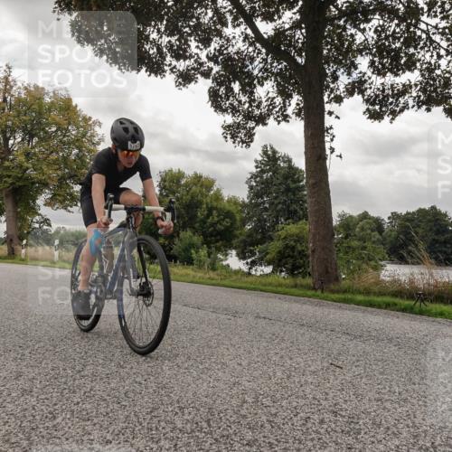 30.08.2026 - Elbe Triathlon Hamburg Michael Burmester http://msf.ph/oto/10056007 30.08.2026 12:43:54 Radfahren 1797, 1820, 1822 meine-sportfotos.de