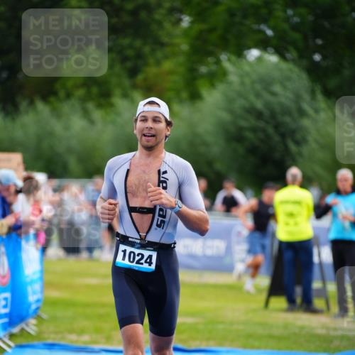 30.08.2026 - Elbe Triathlon Hamburg LAZAROV Photography http://msf.ph/oto/10056014 30.08.2026 11:07:19 Ziel 488, 1024 meine-sportfotos.de