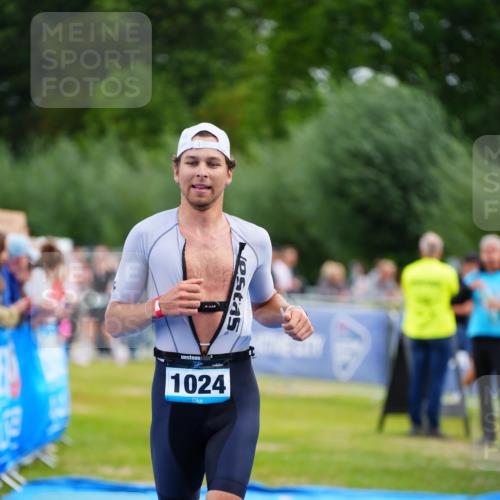 30.08.2026 - Elbe Triathlon Hamburg LAZAROV Photography http://msf.ph/oto/10056019 30.08.2026 11:07:19 Ziel 488, 1024 meine-sportfotos.de
