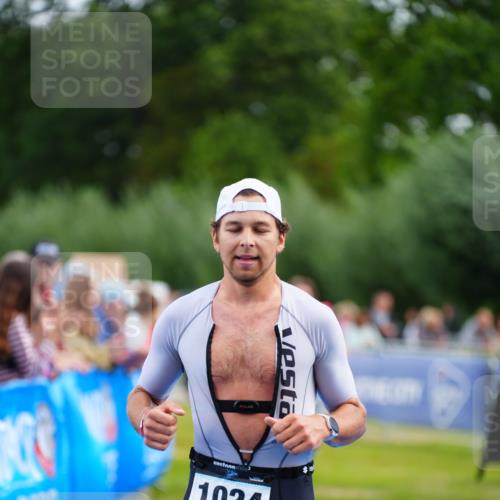 30.08.2026 - Elbe Triathlon Hamburg LAZAROV Photography http://msf.ph/oto/10056024 30.08.2026 11:07:20 Ziel 488, 1024 meine-sportfotos.de