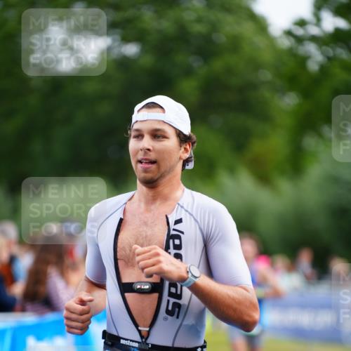 30.08.2026 - Elbe Triathlon Hamburg LAZAROV Photography http://msf.ph/oto/10056028 30.08.2026 11:07:20 Ziel 488, 1024 meine-sportfotos.de