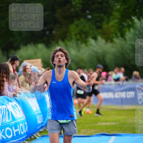30.08.2026 - Elbe Triathlon Hamburg LAZAROV Photography http://msf.ph/oto/10056038 30.08.2026 11:07:23 Ziel 488, 495, 1024 meine-sportfotos.de