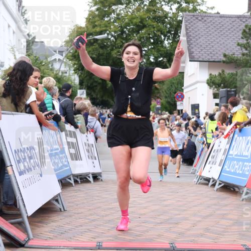 30.08.2026 - Blankeneser Heldenlauf Lena Gebhardt http://msf.ph/oto/10056042 30.08.2026 12:10:32 Ziel 2081, 2082, 2128, 2224, 4350 meine-sportfotos.de