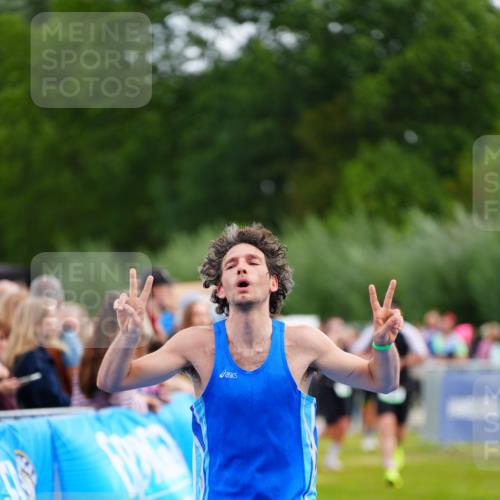 30.08.2026 - Elbe Triathlon Hamburg LAZAROV Photography http://msf.ph/oto/10056046 30.08.2026 11:07:24 Ziel 488, 495 meine-sportfotos.de