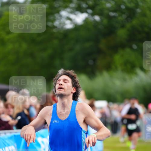 30.08.2026 - Elbe Triathlon Hamburg LAZAROV Photography http://msf.ph/oto/10056052 30.08.2026 11:07:24 Ziel 488, 495 meine-sportfotos.de