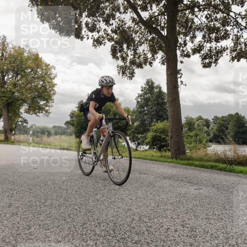 30.08.2026 - Elbe Triathlon Hamburg Michael Burmester http://msf.ph/oto/10056053 30.08.2026 12:49:31 Radfahren 1784 meine-sportfotos.de